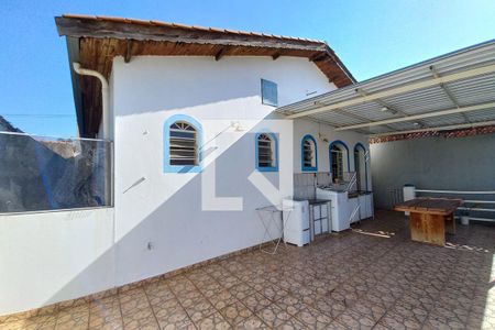 Casa à venda com 175m², 3 quartos e 2 vagas Casa à venda com 175m², 3 quartos e 2 vagasQuintal