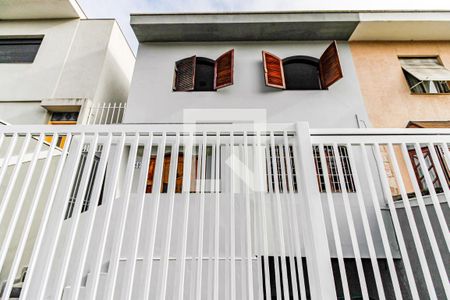 Casa para alugar com 150m², 3 quartos e 1 vaga Casa para alugar com 150m², 3 quartos e 1 vagaFachada