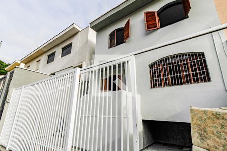 Casa para alugar com 150m², 3 quartos e 1 vaga Casa para alugar com 150m², 3 quartos e 1 vagaFachada