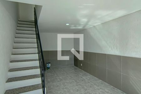 Casa à venda com 135m², 2 quartos e 1 vaga Casa à venda com 135m², 2 quartos e 1 vagaEscada