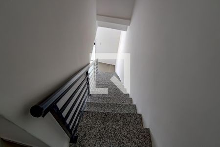 Casa à venda com 135m², 2 quartos e 1 vaga Casa à venda com 135m², 2 quartos e 1 vagaEscada