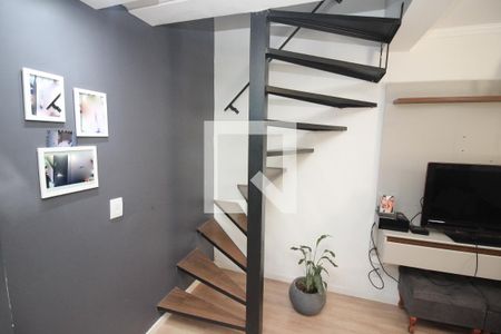 Escada de casa de condomínio à venda com 2 quartos, 70m² em Santa Tereza, Porto Alegre