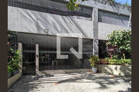 Apartamento à venda com 174m², 4 quartos e 2 vagas Apartamento à venda com 174m², 4 quartos e 2 vagasFachada e portaria