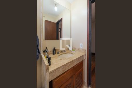 Apartamento à venda com 174m², 4 quartos e 2 vagas Apartamento à venda com 174m², 4 quartos e 2 vagasBanheiro Corredor