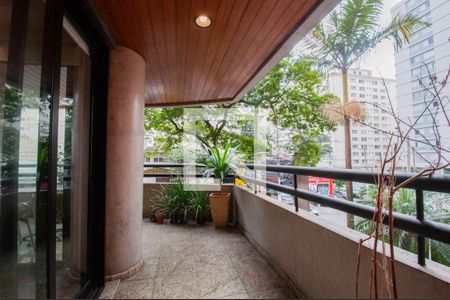 Varanda de apartamento à venda com 4 quartos, 220m² em Vila Uberabinha, São Paulo