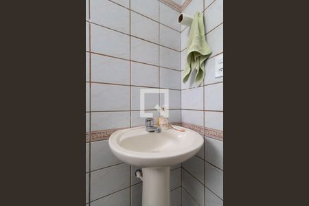 Casa à venda com 420m², 4 quartos e 4 vagas Casa à venda com 420m², 4 quartos e 4 vagasBanheiro