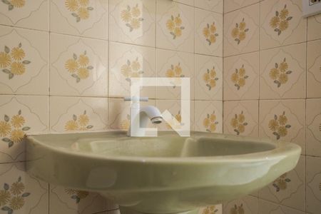 Banheiro de apartamento à venda com 1 quarto, 38m² em Cascata, Porto Alegre