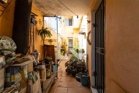 Casa à venda com 300m², 3 quartos e 2 vagas Casa à venda com 300m², 3 quartos e 2 vagascorredor lateral_2