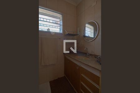 Casa à venda com 300m², 3 quartos e 2 vagas Casa à venda com 300m², 3 quartos e 2 vagasbanheiro social_2