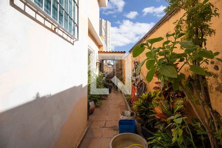 Casa à venda com 300m², 3 quartos e 2 vagas Casa à venda com 300m², 3 quartos e 2 vagascorredor lateral_1