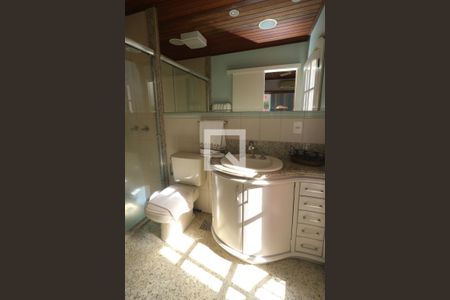 Casa à venda com 400m², 4 quartos e 2 vagasBanheiro da Suíte 2