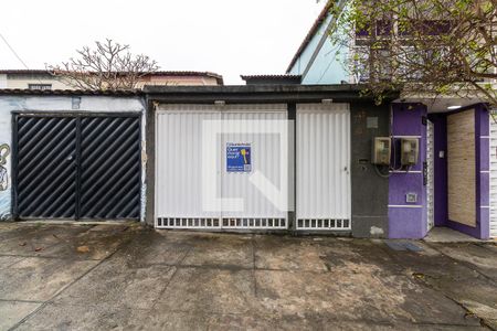 Fachada de casa à venda com 3 quartos, 87m² em Campo Grande, Rio de Janeiro