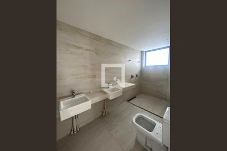 Apartamento à venda com 202m², 4 quartos e 3 vagas Apartamento à venda com 202m², 4 quartos e 3 vagasBanheiro 1