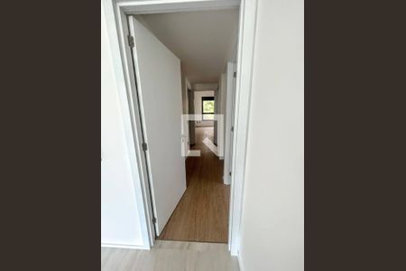 Apartamento à venda com 202m², 4 quartos e 3 vagas Apartamento à venda com 202m², 4 quartos e 3 vagasCorredor