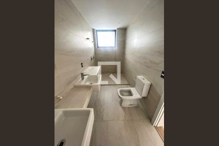 Apartamento à venda com 202m², 4 quartos e 3 vagas Apartamento à venda com 202m², 4 quartos e 3 vagasBanheiro 1