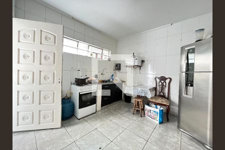 Casa à venda com 100m², 2 quartos e 2 vagasCozinha 