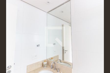 Apartamento à venda com 183m², 3 quartos e 4 vagas Apartamento à venda com 183m², 3 quartos e 4 vagasBanheiro da Suíte 2