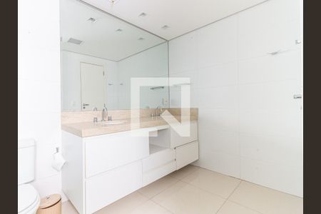 Apartamento à venda com 183m², 3 quartos e 4 vagas Apartamento à venda com 183m², 3 quartos e 4 vagasBanheiro da Suíte 1