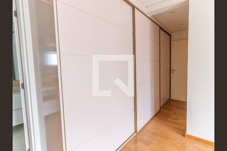 Apartamento à venda com 183m², 3 quartos e 4 vagas Apartamento à venda com 183m², 3 quartos e 4 vagasSuíte 1 - Armários
