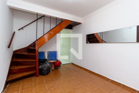 Casa à venda com 75m², 2 quartos e 2 vagasSala
