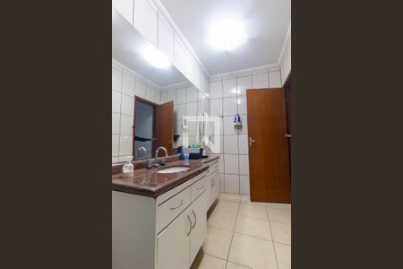 Banheiro de casa à venda com 3 quartos, 298m² em Santa Maria, Osasco