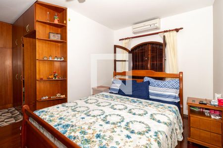 Casa à venda com 198m², 3 quartos e 2 vagasQuarto 1 (Suíte)