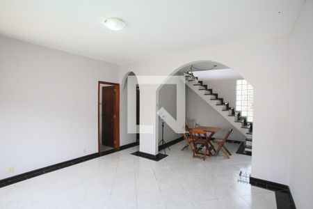 Sala de casa à venda com 4 quartos, 300m² em Taquara, Rio de Janeiro