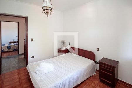 Casa à venda com 360m², 5 quartos e 3 vagas Casa à venda com 360m², 5 quartos e 3 vagasQuarto