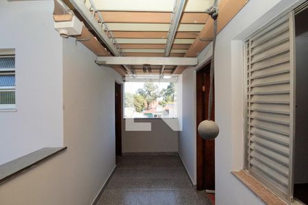 Casa à venda com 360m², 5 quartos e 3 vagas Casa à venda com 360m², 5 quartos e 3 vagasVaranda