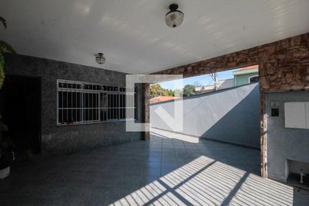 Casa à venda com 360m², 5 quartos e 3 vagas Casa à venda com 360m², 5 quartos e 3 vagasGaragem
