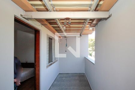 Casa à venda com 360m², 5 quartos e 3 vagas Casa à venda com 360m², 5 quartos e 3 vagasVaranda