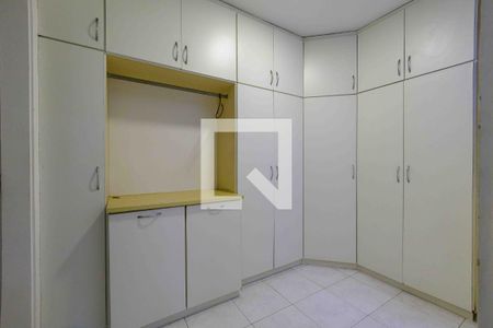 Apartamento à venda com 189m², 3 quartos e 2 vagas Apartamento à venda com 189m², 3 quartos e 2 vagasQuarto de Serviço