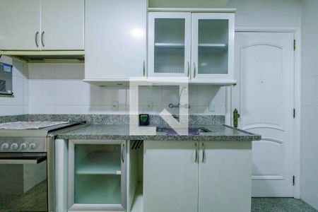 Apartamento à venda com 189m², 3 quartos e 2 vagas Apartamento à venda com 189m², 3 quartos e 2 vagasCozinha