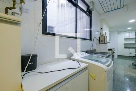 Apartamento à venda com 189m², 3 quartos e 2 vagas Apartamento à venda com 189m², 3 quartos e 2 vagasÁrea de Serviço