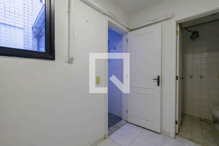 Apartamento à venda com 189m², 3 quartos e 2 vagas Apartamento à venda com 189m², 3 quartos e 2 vagasQuarto de Serviço