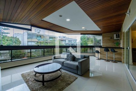 Apartamento à venda com 189m², 3 quartos e 2 vagas Apartamento à venda com 189m², 3 quartos e 2 vagasVaranda