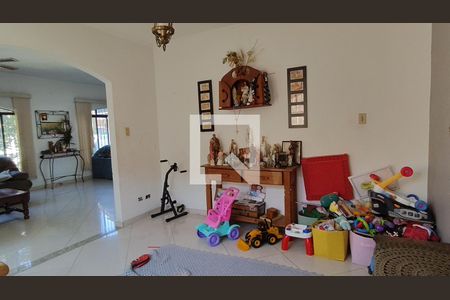 Casa para alugar com 4 quartos, 300m² em Parque Sao Luis, São Paulo