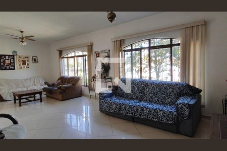 Casa para alugar com 4 quartos, 300m² em Parque Sao Luis, São Paulo