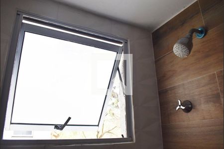 Apartamento para alugar com 43m², 2 quartos e 1 vagaDetalhe do banheiro