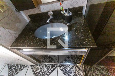 Casa à venda com 240m², 3 quartos e 2 vagasBanheiro suíte 2