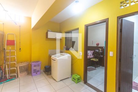 Casa à venda com 240m², 3 quartos e 2 vagasÁrea de serviço