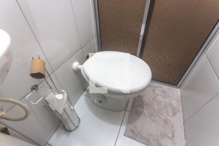 Casa à venda com 240m², 3 quartos e 2 vagasBanheiro suíte 1