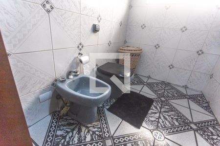 Casa à venda com 240m², 3 quartos e 2 vagasBanheiro suíte 2