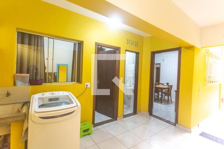 Casa à venda com 240m², 3 quartos e 2 vagasÁrea de serviço