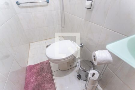 Casa à venda com 240m², 3 quartos e 2 vagasBanheiro de serviço