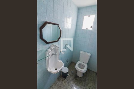 Lavabo de casa para alugar com 4 quartos, 260m² em Jardim Rizzo, São Paulo