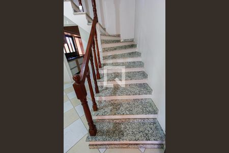 Casa à venda com 87m², 3 quartos e 5 vagasEscadas