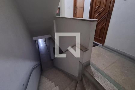 Apartamento para alugar com 77m², 2 quartos e sem vagaEscada