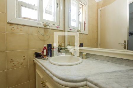 Banheiro suite de apartamento à venda com 3 quartos, 97m² em Chácara das Pedras, Porto Alegre