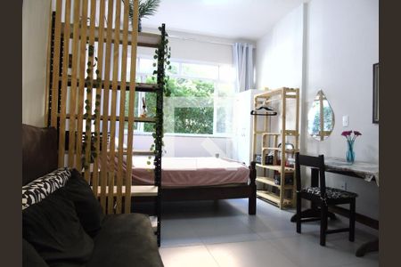 Sala/Quarta de kitnet/studio para alugar com 1 quarto, 30m² em Centro, Rio de Janeiro